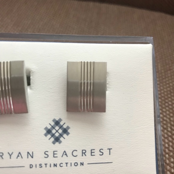 Ryan Seacrest Cufflinks - Picture 5 of 5